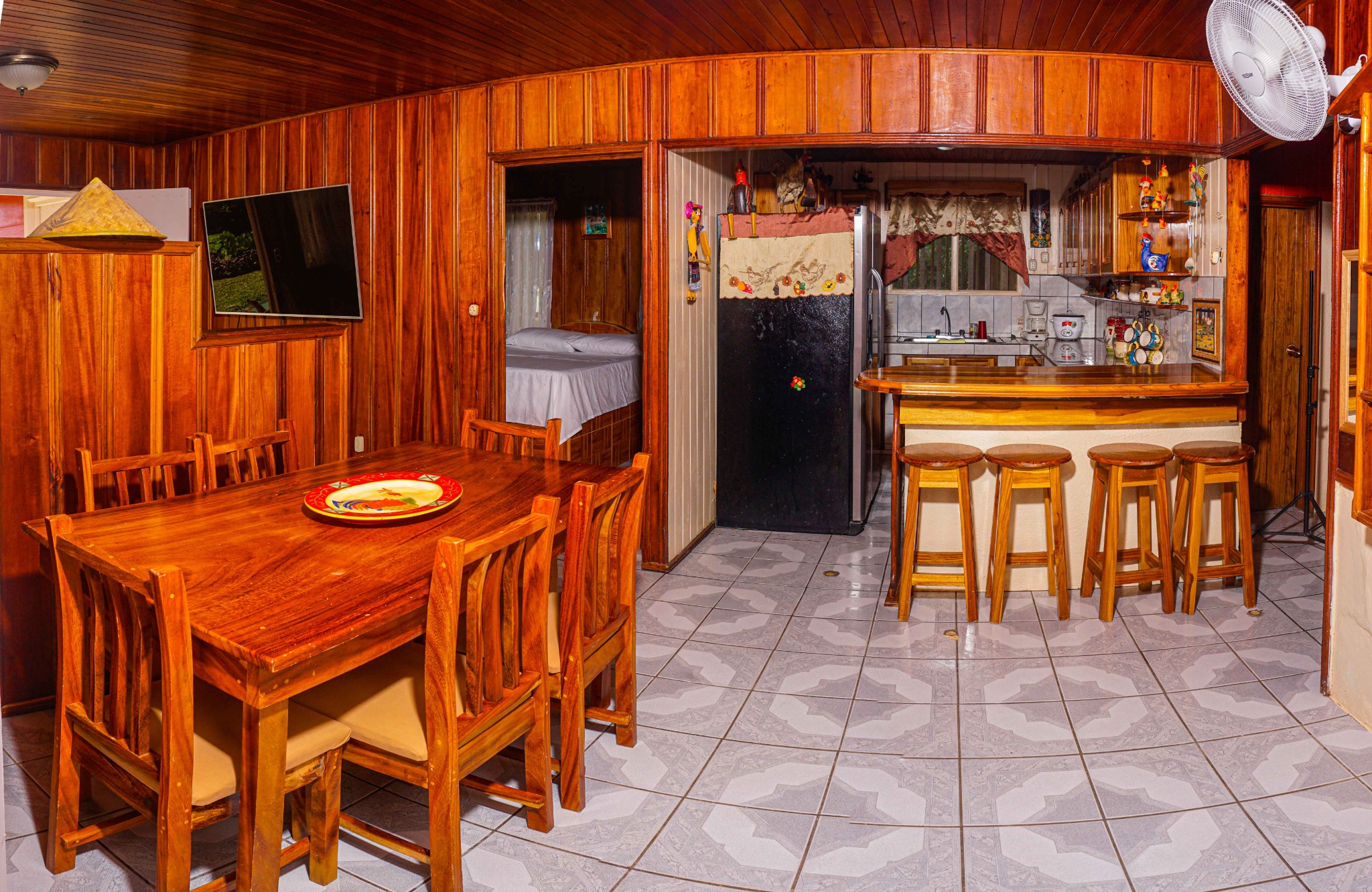 Sala y comedor de la casa de Rancho Verde
